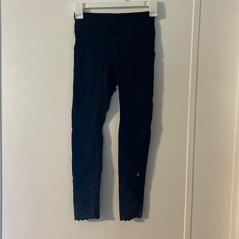 Scalloped cut Lululemon tights